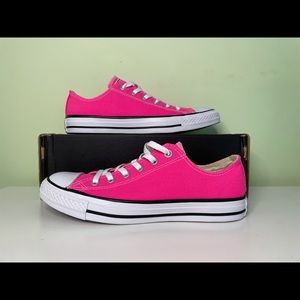 Like New Converse All Star Low Top in Pink Pow mens 8/Women’s 10